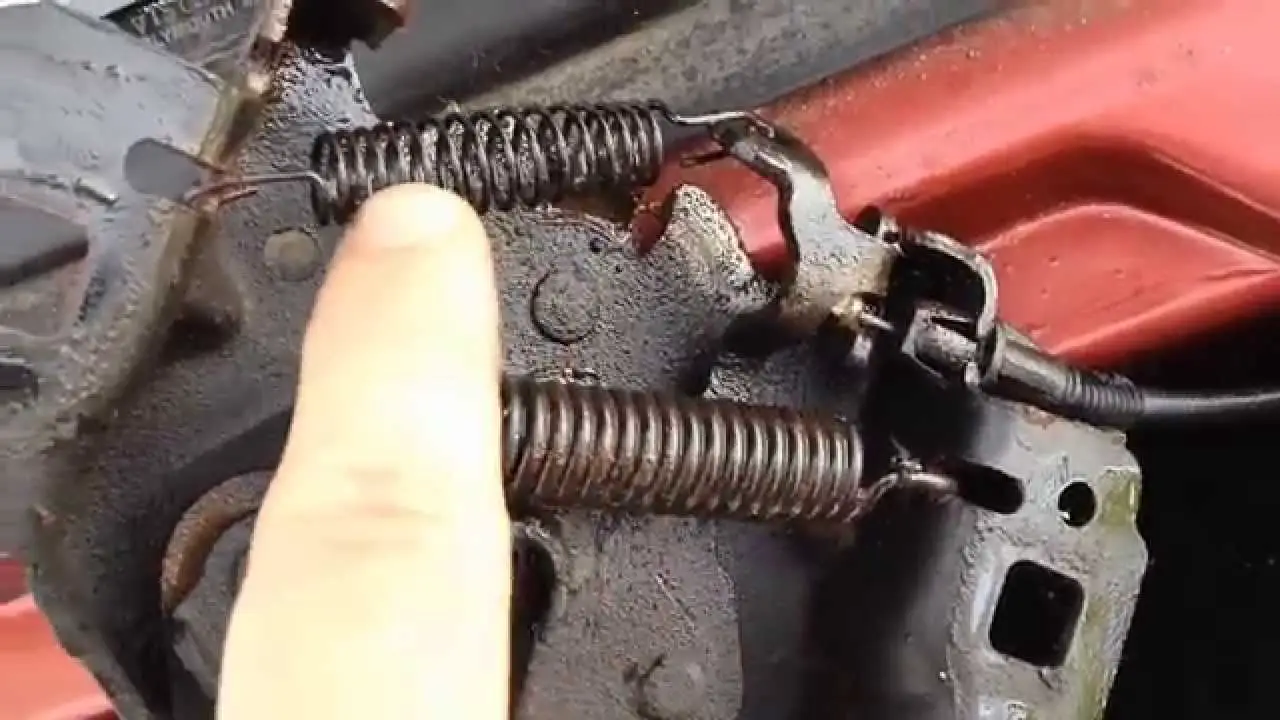 Ford Quick Tips: # 27 Hoods That Just Wont Close- FIX!